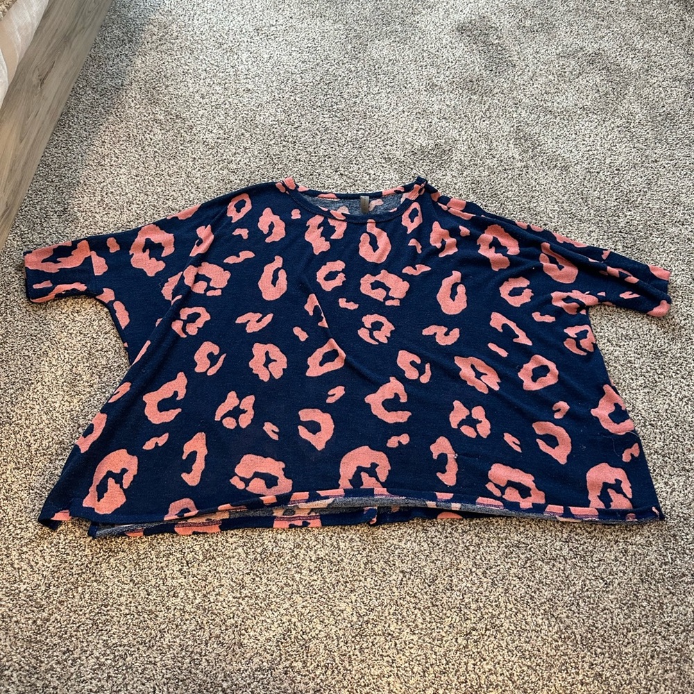 Boutique Cheetah Flow Top Size XL- Navy/Pink
